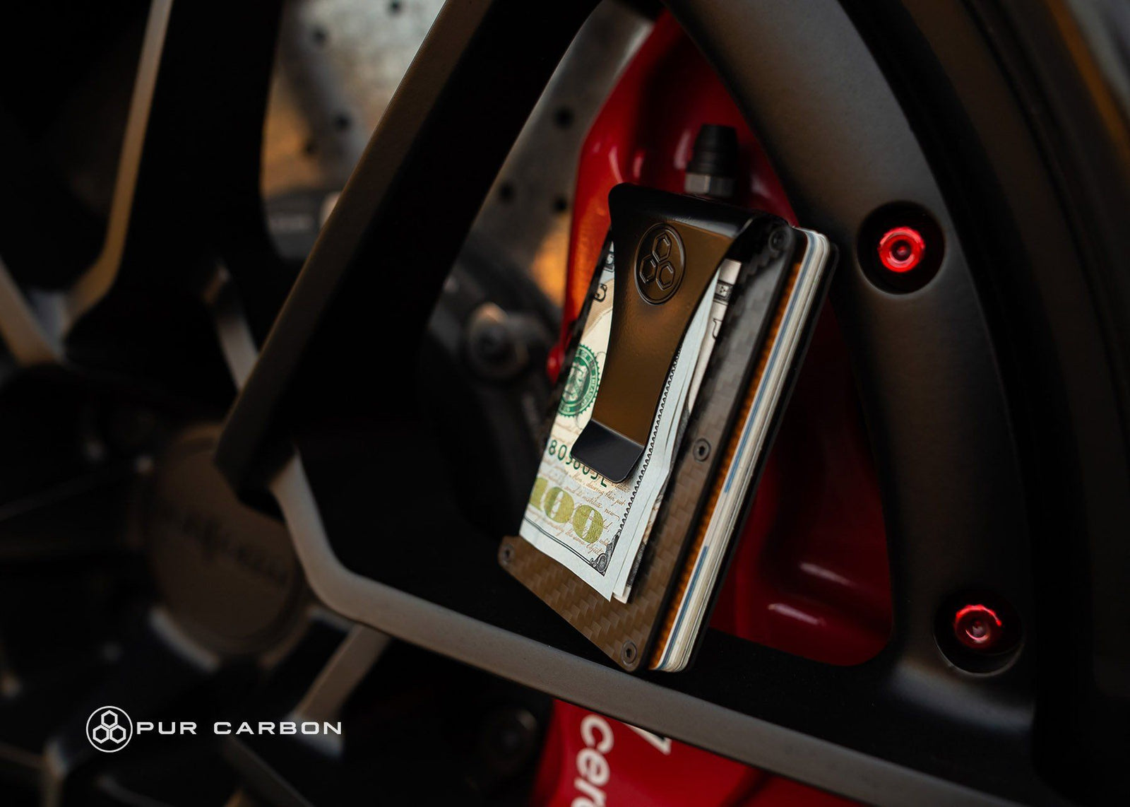 Reasons To Use A Carbon Fiber Minimalist Wallet